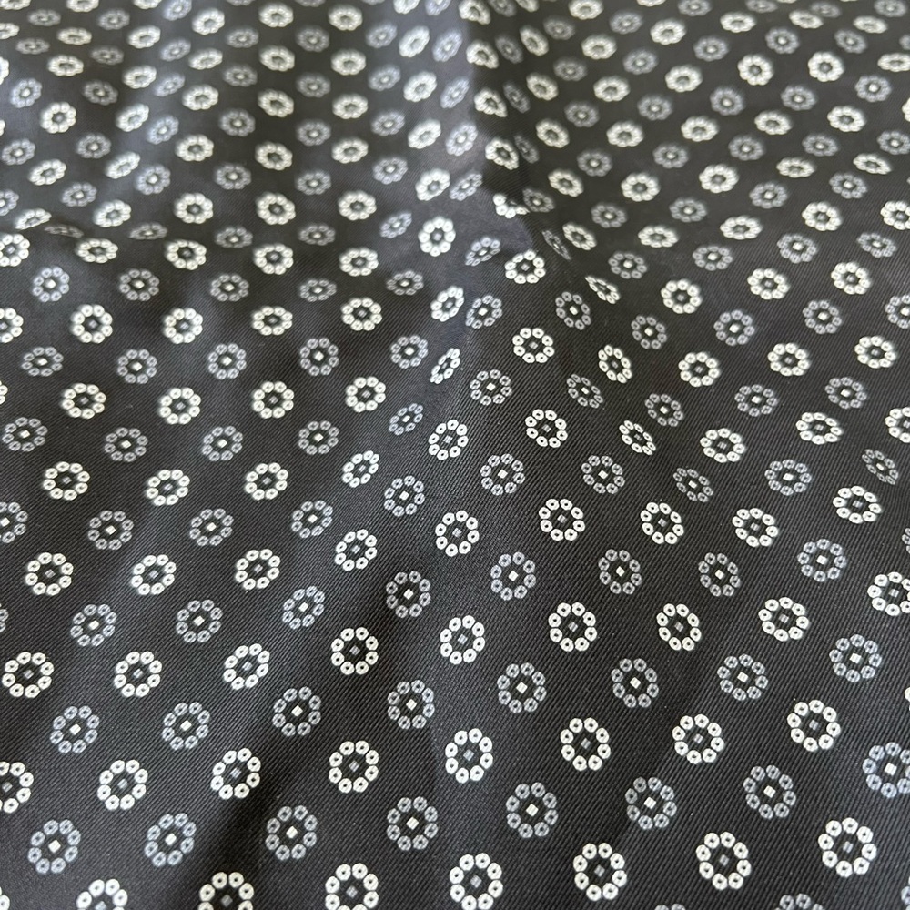 Saks Fifth Avenue 100% Wool Floral Patterned Black Scarf - Picture 4 of 11